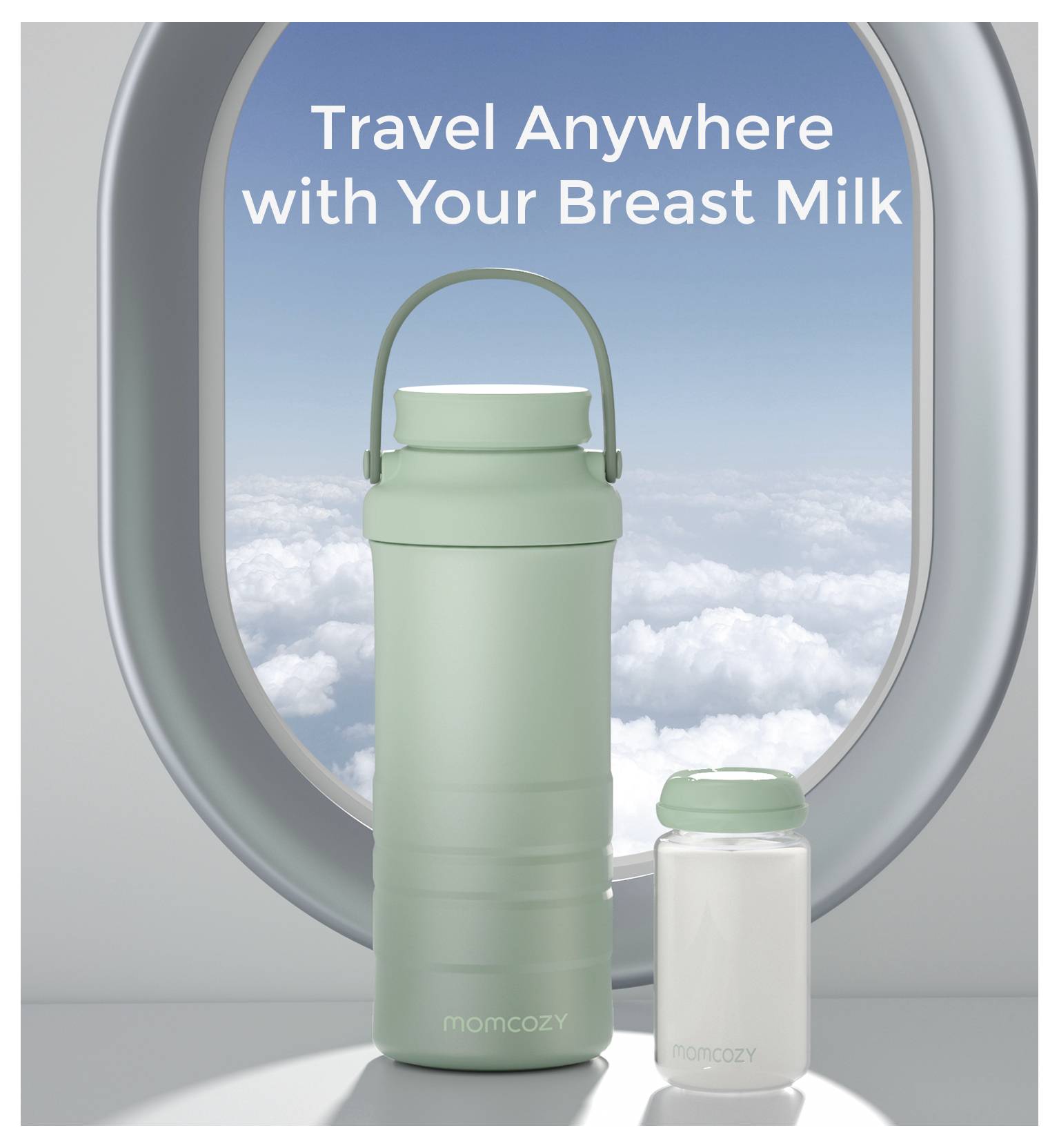 Ein hellgrüner Thermobecher und eine kleine Flasche zur Aufbewahrung von Muttermilch stehen auf einem Tisch vor einem Flugzeugfenster mit Blick auf Wolken und blauen Himmel.