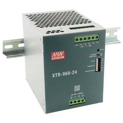 Netzteil "Mean Well XTR-960-24" auf einer Hutschiene montiert, mit Eingangs- und Ausgangsklemmen, Statusindikatoren und Modellaufkleber.