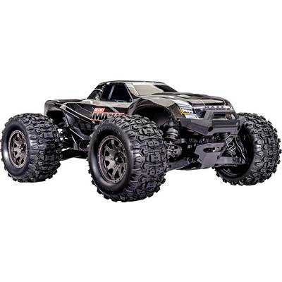 Ein schwarzer Miniatur-Monstertruck mit ferngesteuerter Fernbedienung, ausgestattet mit großen, robusten Reifen und einem schlanken, aerodynamischen Design, mit der Aufschrift 'Mini Maxx.'