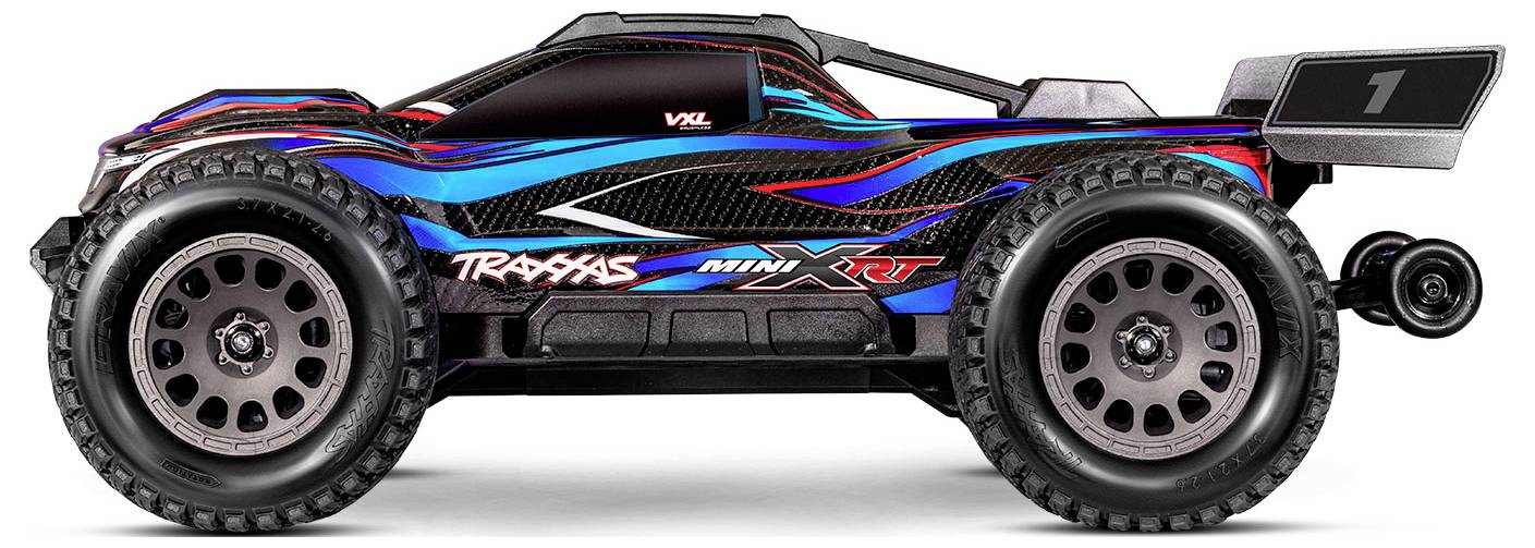 Seitenansicht eines schwarzen und blauen ferngesteuerten Autos mit Spoiler und großen Reifen, mit dem Text "Traxxas Mini XRT" an der Seite.