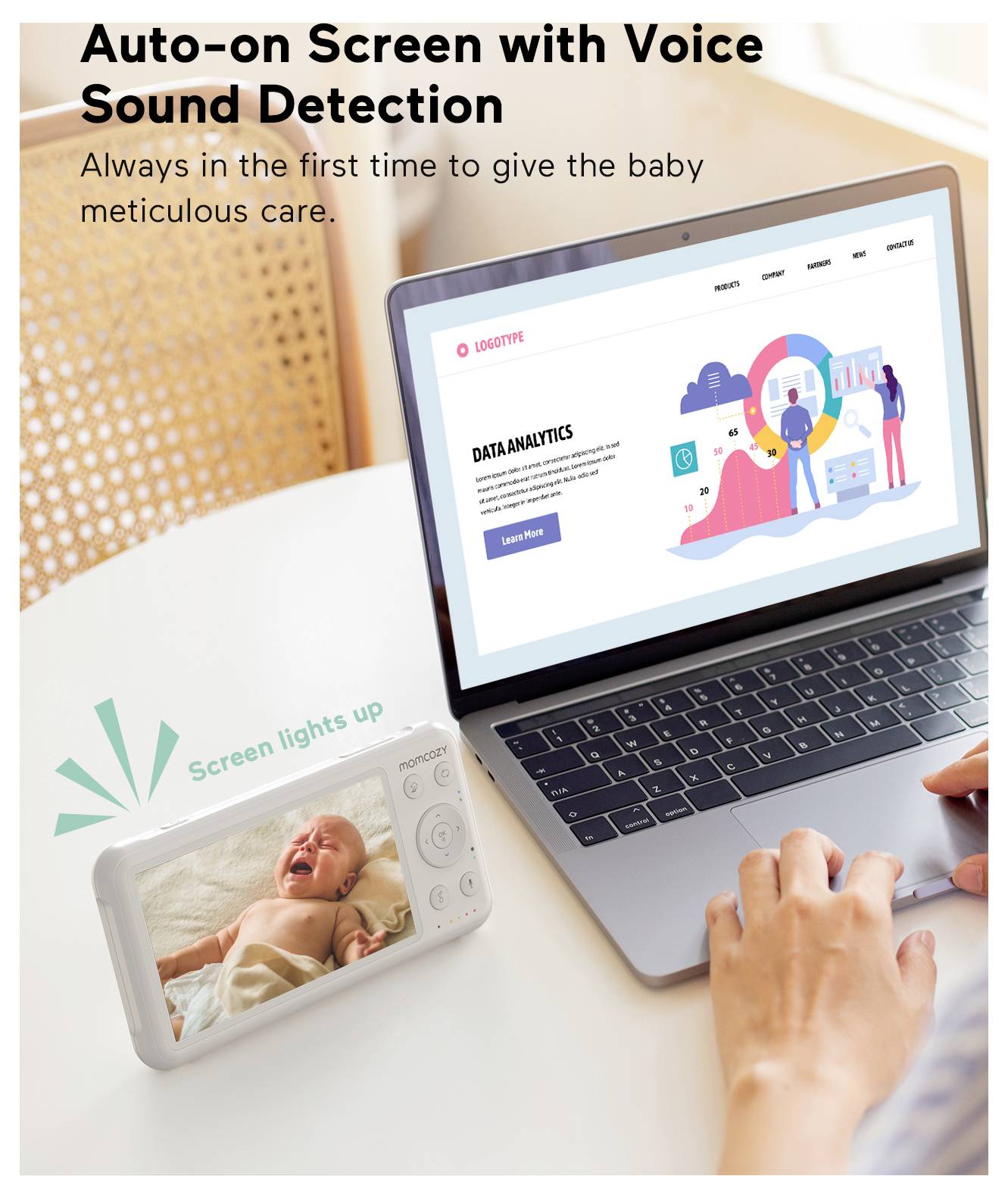 Laptop mit einer Webseite für Datenanalyse und ein Babyphone, das ein Baby zeigt. Text: Automatische Bildschirmaktivierung mit Stimmtonerfassung.