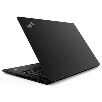 Ein teilweise geöffneter schwarzer Laptop mit einem Logo in der oberen linken Ecke des Deckels, der eine Seitenansicht der Tastatur und Anschlüsse zeigt.