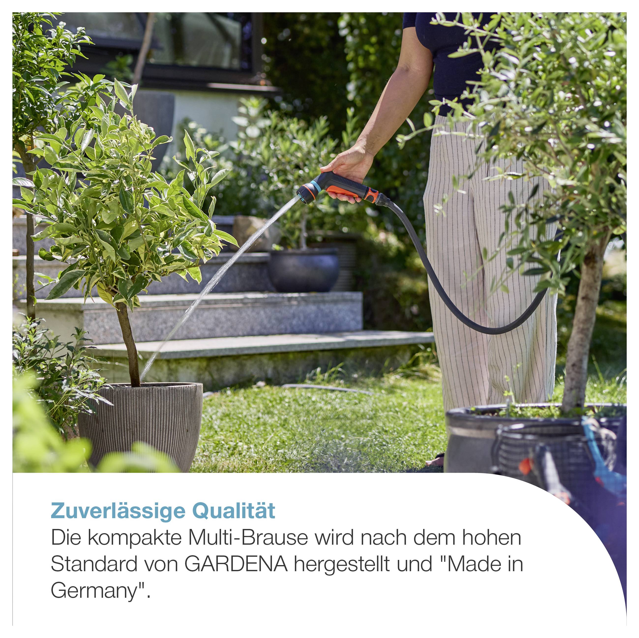 Person gießt mit einer Gartenspritze Pflanzen im Garten; Text: 'Zuverlässige Qualität' und Hinweis auf GARDENA, 'Made in Germany'.