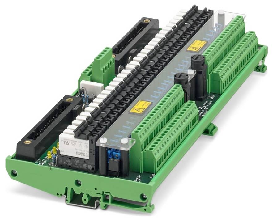 Ein grünes elektronisches Schaltbrett mit verschiedenen Anschlüssen, Schaltern und beschrifteten Komponenten.