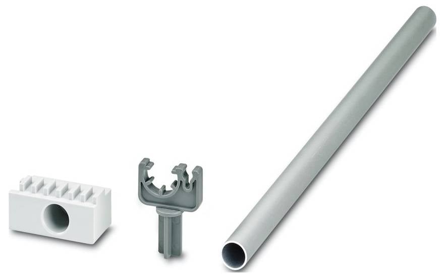 Ein Kunststoffrohr neben zwei verschiedenen Verbindungsstücken auf einfachem Hintergrund, wahrscheinlich für die PVC-Rohrmontage verwendet.