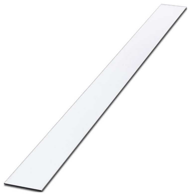 Ein langer, flacher, reflektierender Metallstreifen auf weißem Hintergrund, typischerweise für Bau- oder Ingenieurzwecke verwendet.