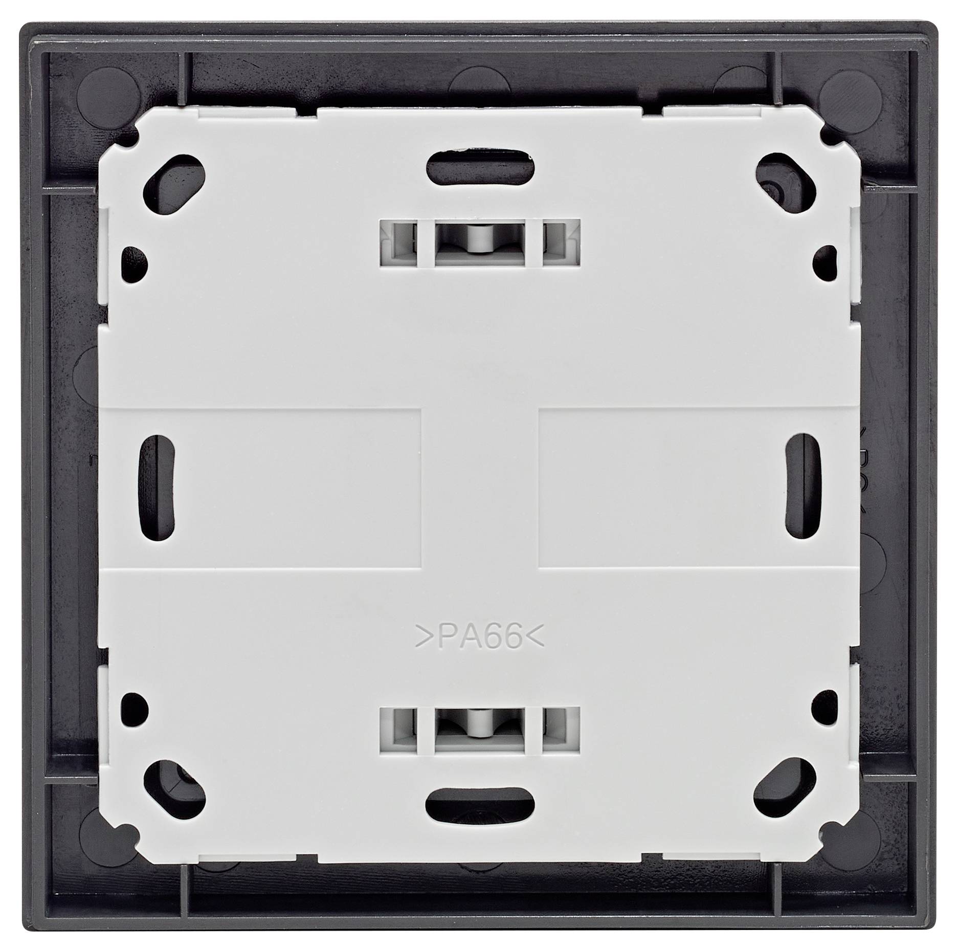 Ein quadratischer elektrischer Montagerahmen mit einer Kunststoffbasis, versehen mit mehreren Schraublöchern zur Befestigung. Er ist mit 'PA66' gekennzeichnet.