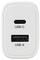 Ein weißer Wandadapter mit USB-C- und USB-A-Anschlüssen, die entsprechend gekennzeichnet sind.
