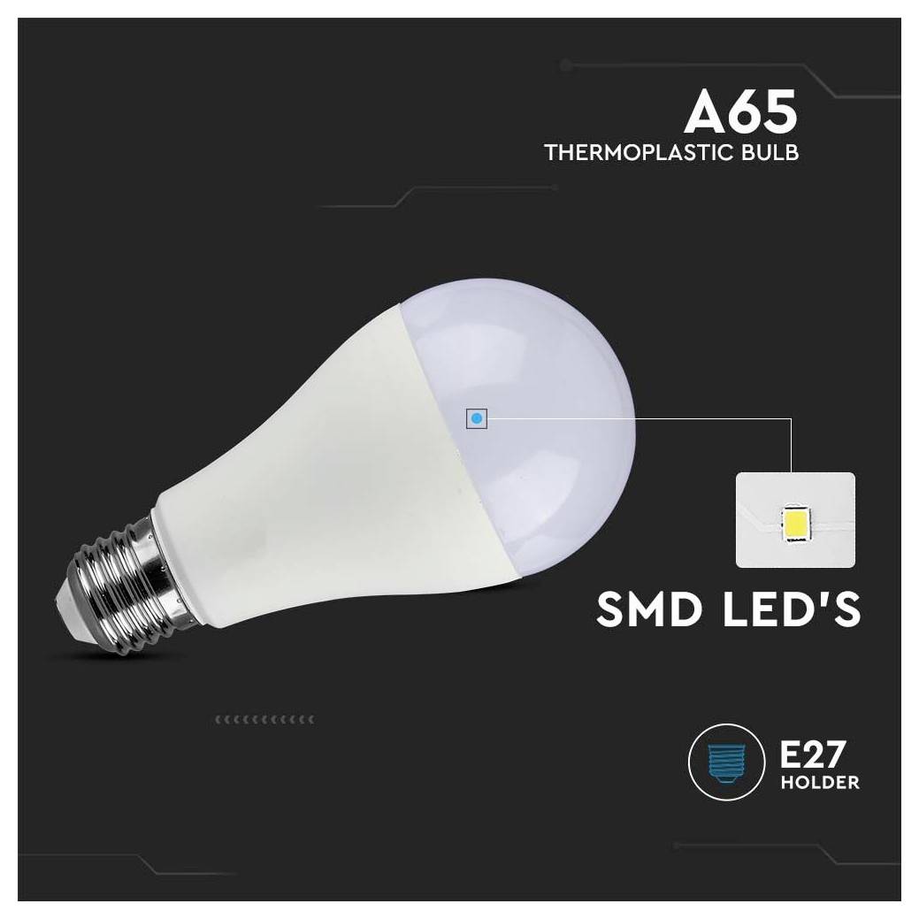 Eine Thermoplastik-A65-Birne mit SMD-LEDs und einem E27-Sockel wird vor einem schwarzen Hintergrund gezeigt.
