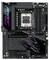 Motherboard der Marke 'AORUS' mit 'RYZEN' CPU-Sockel, RAM-Steckplätzen und PCIe-Anschlüssen. RGB-Beleuchtungsakzente verleihen eine dekorative Note.