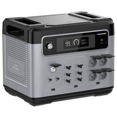 Eine tragbare Powerstation mit digitalem Display zeigt 99% Ladung. Sie verfügt über mehrere AC- und DC-Anschlüsse für verschiedene elektronische Geräte.