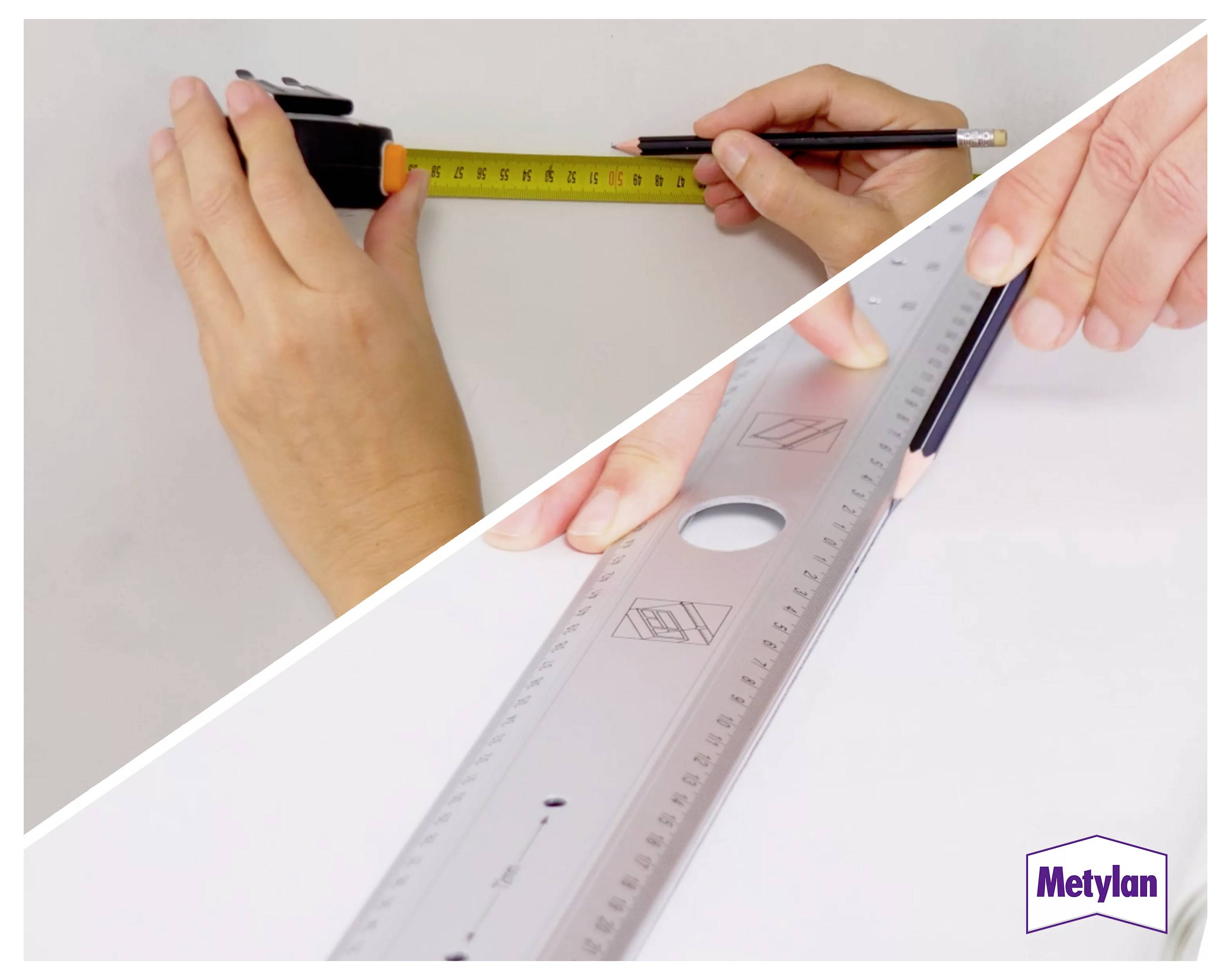 Hände messen mit Maßband und Bleistift von oben, Lineal und Bleistift liegen auf Papier; 'Metylan' Logo in der unteren rechten Ecke.