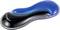 Ergonomische Gel-Handgelenkauflage mit blau-schwarzem Design, geformt, um Komfort und Unterstützung bei der Verwendung einer Computermaus zu bieten.