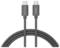 Zwei schwarze USB-C-Kabel mit der Aufschrift „EcoFlow" und „100W" werden präsentiert, mit glänzenden Anschlüssen, die eine hohe Leistungskapazität betonen.