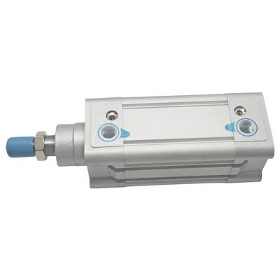 Ein kompakter, silberner pneumatischer Zylinder mit einer blauen Kappe an einem Ende, gekennzeichnet mit „PORD" und „PORD" neben seinen Anschlüssen, wird für mechanische Bewegungen verwendet.