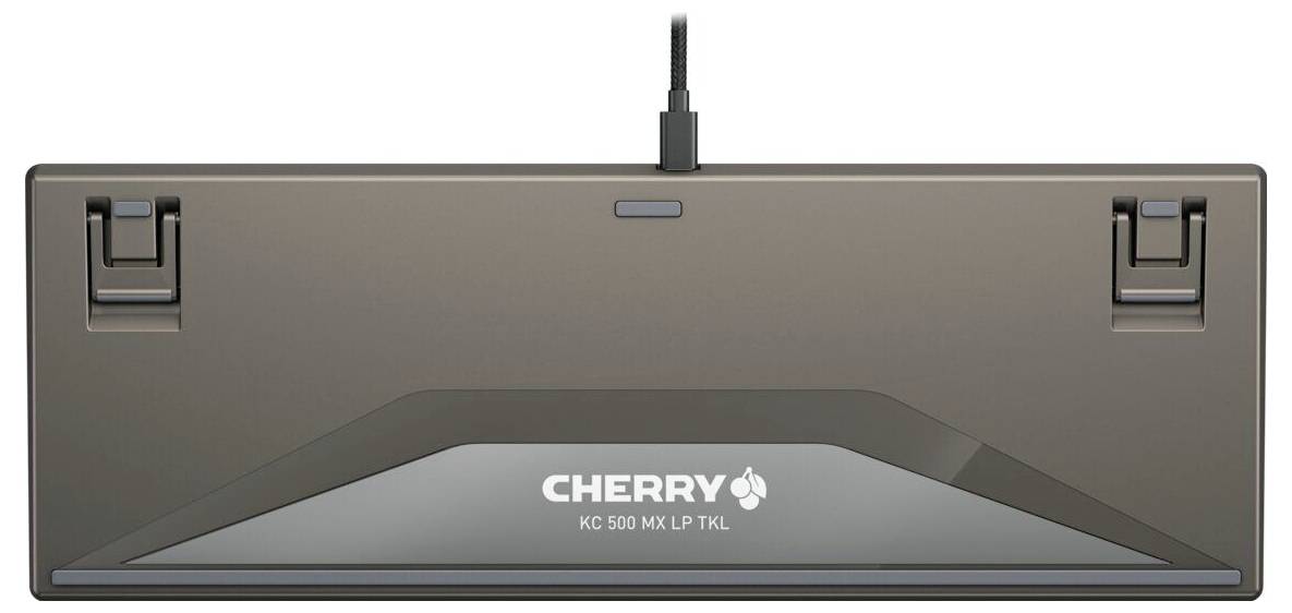 Rückansicht einer schwarzen CHERRY KC 5000 MX LP TKL-Tastatur, die die Kabelverbindung und verstellbaren Ständer zeigt.