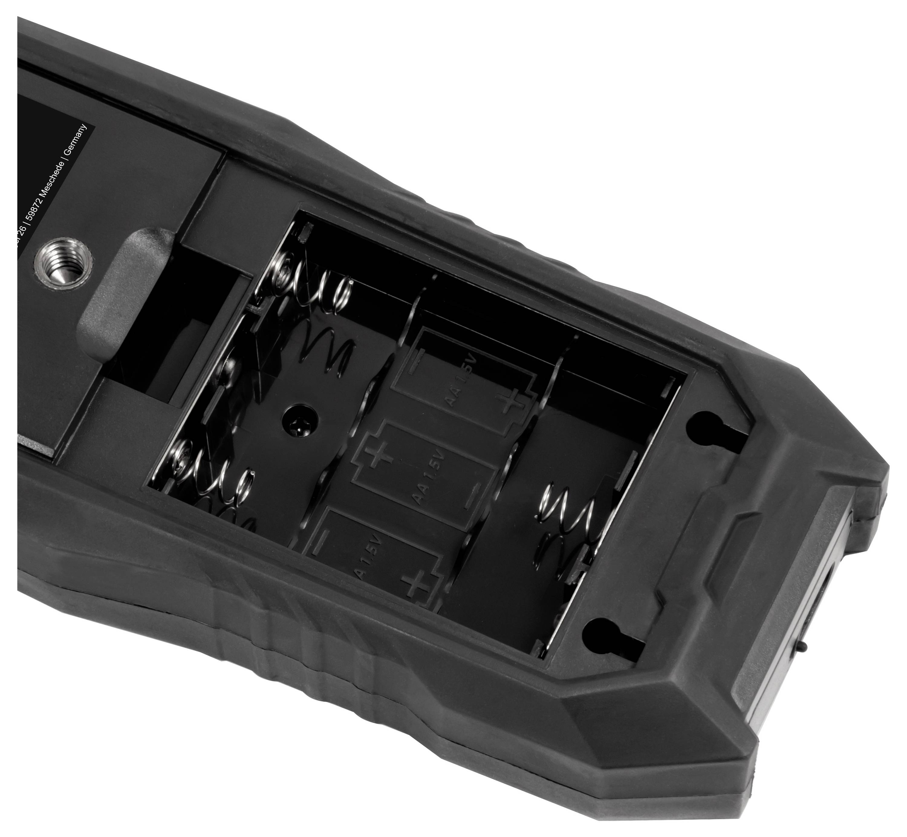 Offenes schwarzes Batteriefach mit Metallfedern und geformten Aussparungen in einem tragbaren Gerät oder Werkzeug.