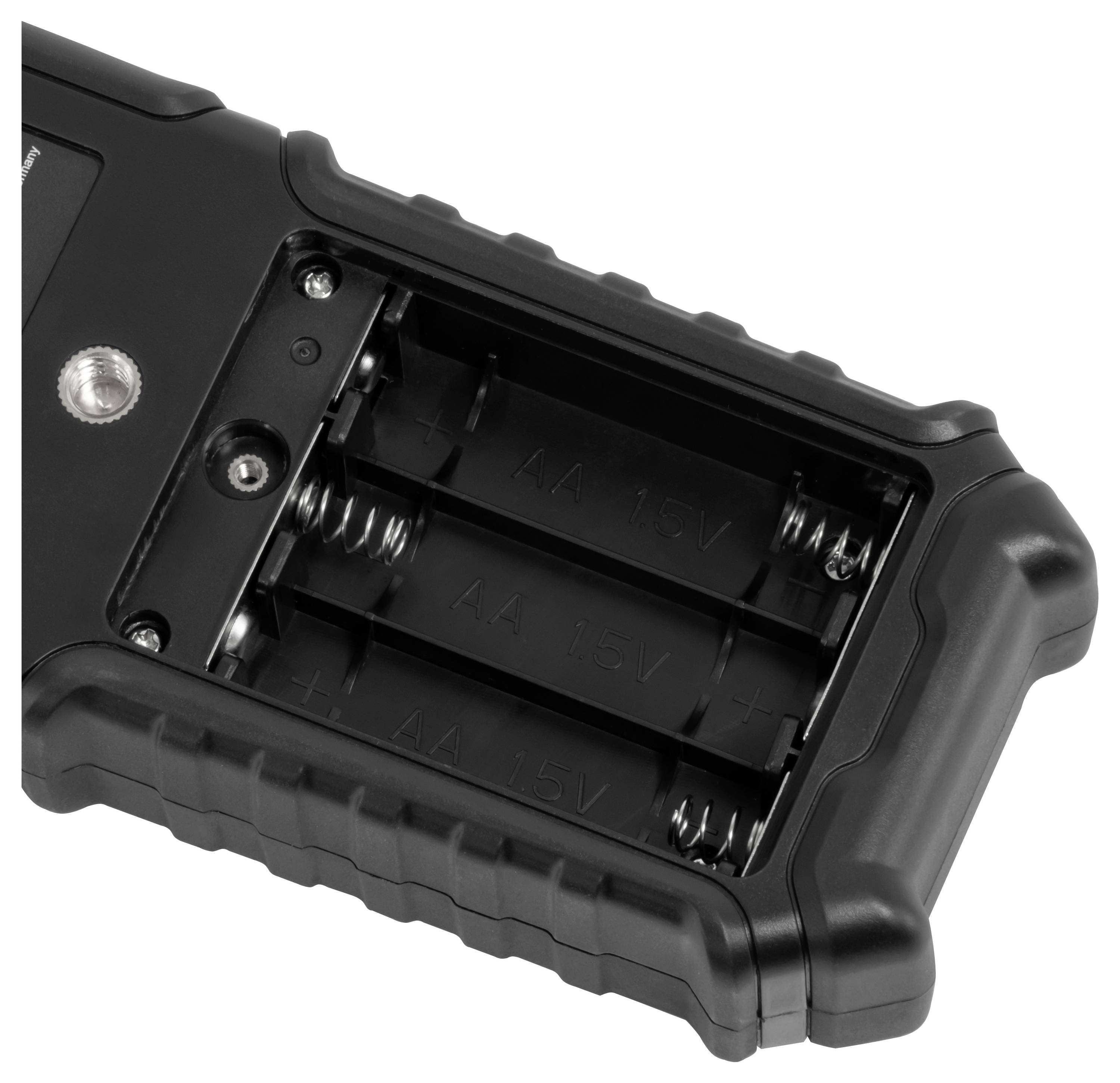 Nahaufnahme eines leeren schwarzen Batteriefachs mit zwei Federkontakten und Metallklemmen auf einem tragbaren Gerät.