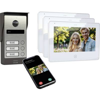 'Gegensprechanlage mit Bildschirmen, die auf drei Monitoren und einem Smartphone-Display ein lächelndes Paar im Freien zeigen, mit Namenstasten auf dem Gerät.'