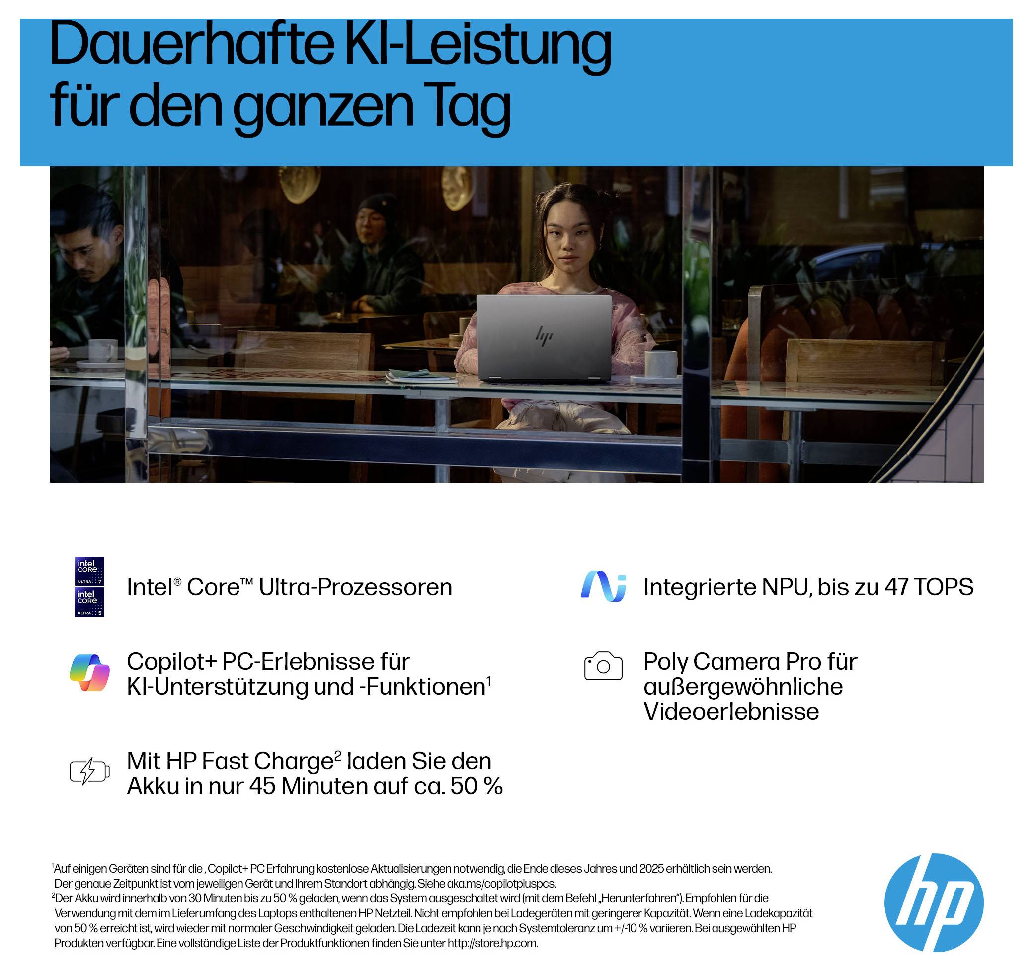 Eine Frau sitzt mit einem Laptop in einem Café. Der Text beschreibt die leistungsstarken Funktionen eines Laptops mit Intel Core, NPU und schneller Akkuladung.