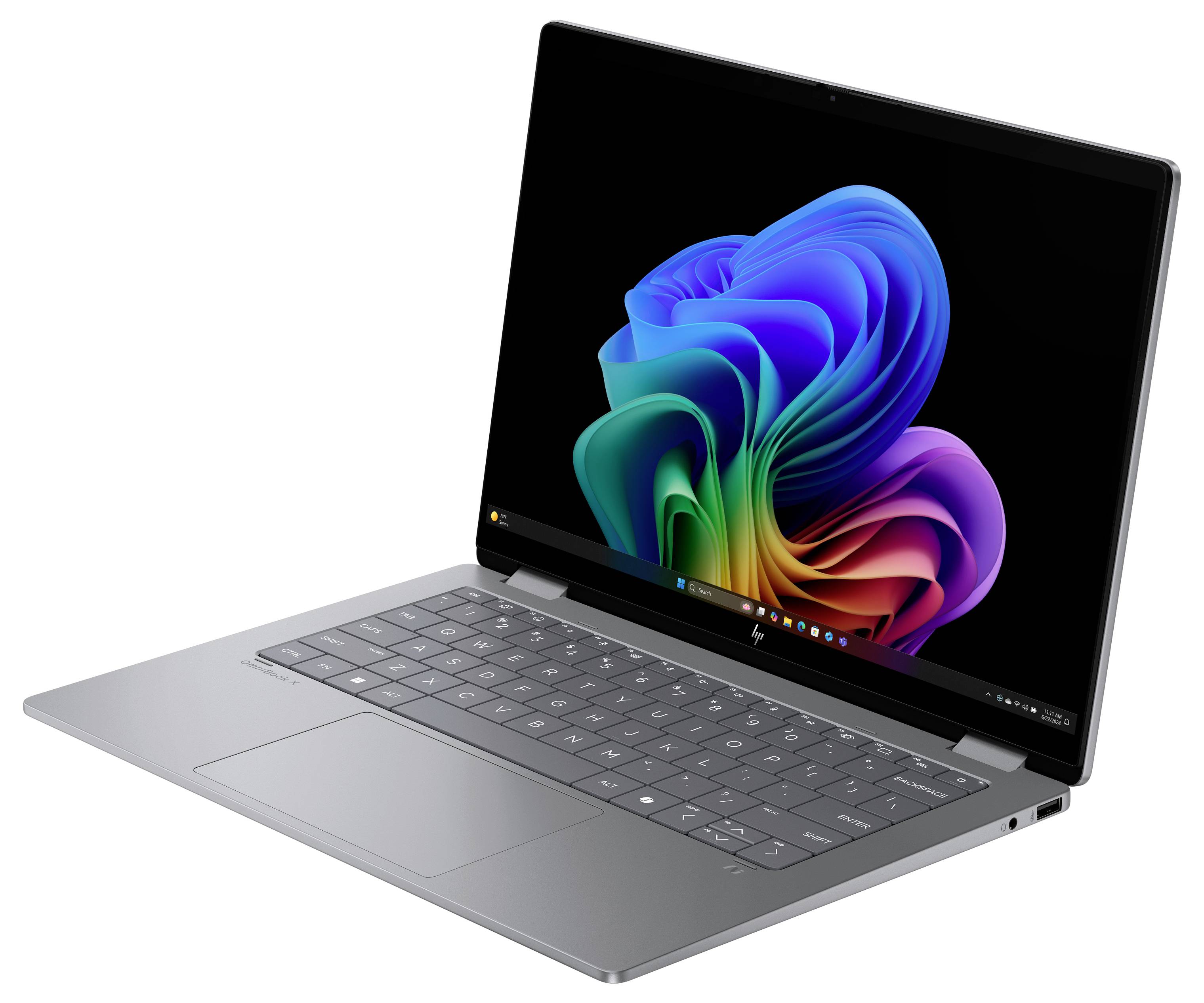 Ein moderner Laptop mit metallischer Oberfläche, geöffnet und zeigt ein lebendiges abstraktes Hintergrundbild auf dem Bildschirm, leicht angewinkelt positioniert.