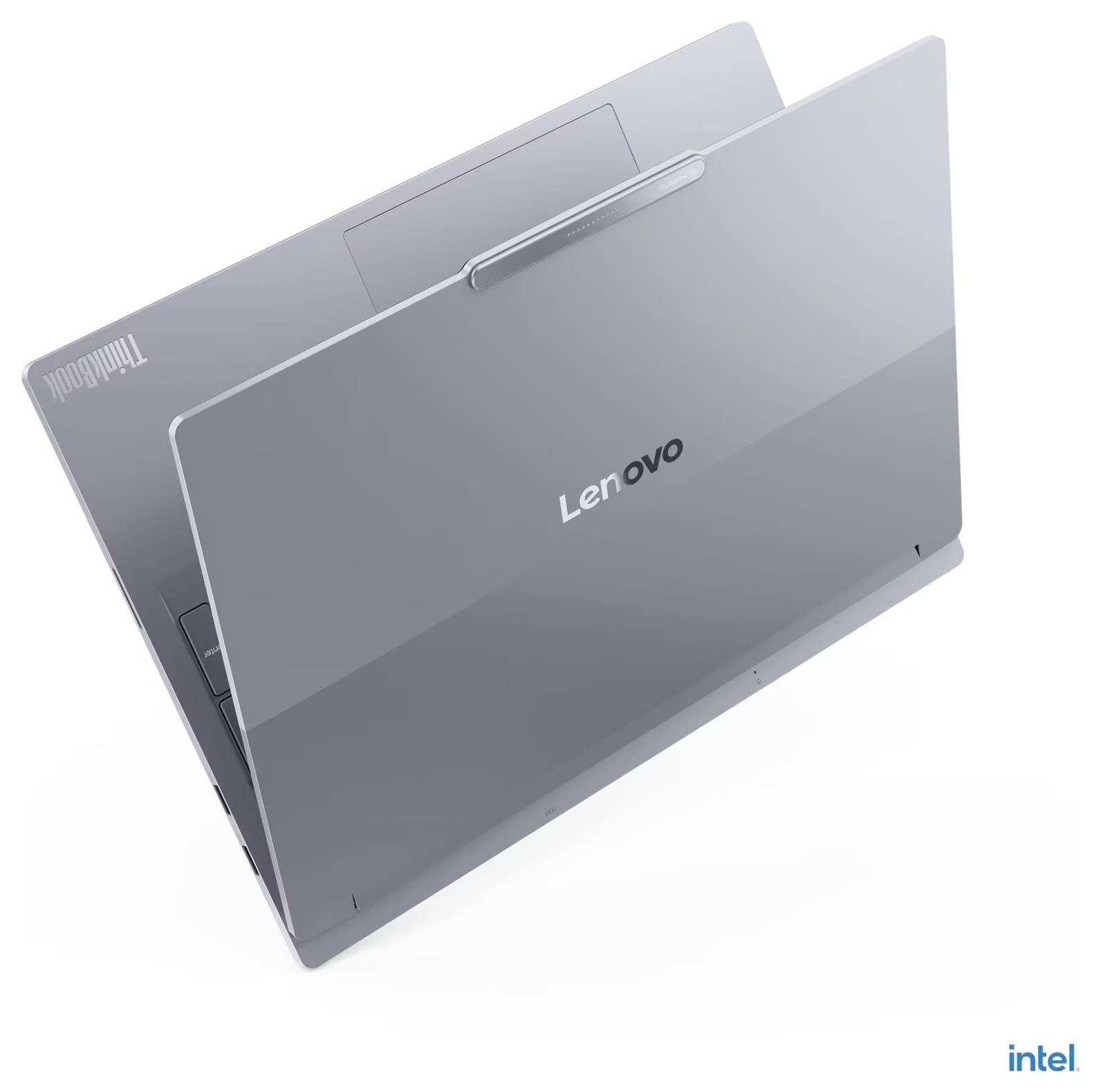 "Lenovo"- und "ThinkBook"-Logos auf einem geöffneten, schräg positionierten Laptop mit einem Intel-Logo in der Ecke, das ein elegantes, modernes Design präsentiert.