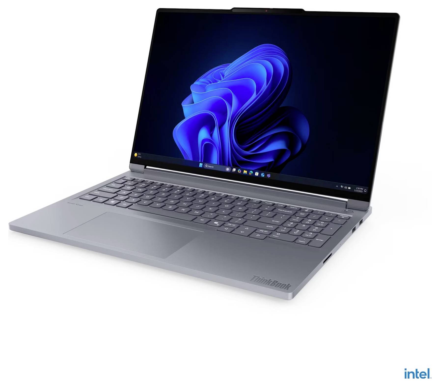 Ein elegantes, silbernes Laptop aufgeklappt auf weißem Hintergrund, auf dem ein Windows-11-Startbildschirm angezeigt wird. Das Logo "ThinkBook" ist auf dem Gerät sichtbar.
