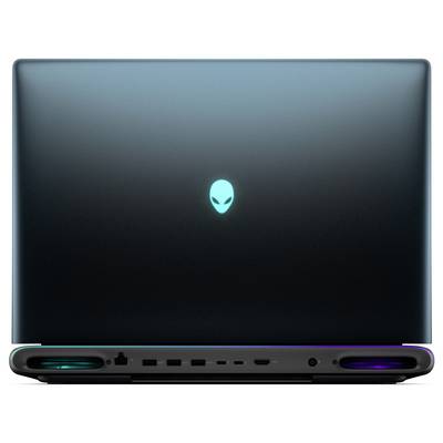 Eine Rückansicht eines Laptops, auf der das leuchtende Alien-Logo zu sehen ist, mit mehreren Anschlüssen entlang der unteren Kante, einschließlich USB, HDMI und Ethernet.