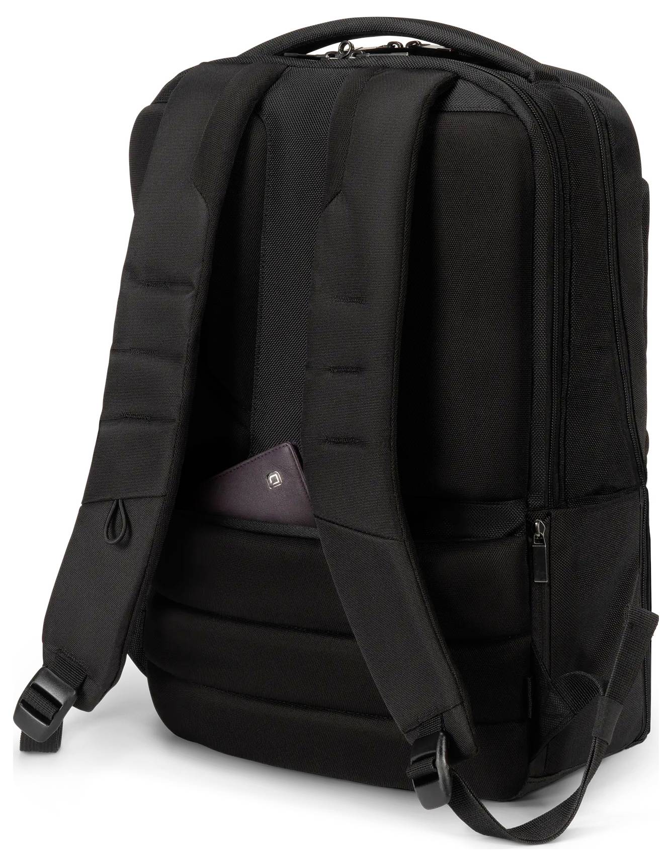 Schwarzer Rucksack von hinten gezeigt, mit gepolsterten Schultergurten und einer sichtbaren Rückentasche, die einen teilweise verborgenen Gegenstand enthält.