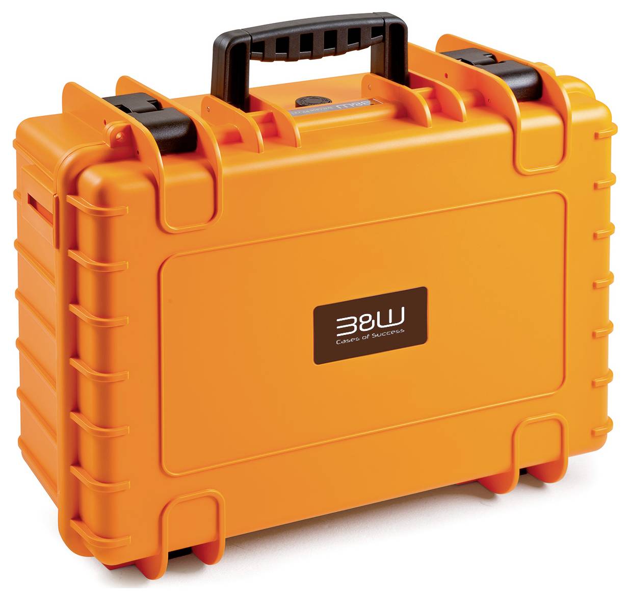 Ein orange farbenes, hartplastik Transportkoffer mit schwarzem Griff und sicheren Verschlusshebeln, mit dem „B&W"-Logo gekennzeichnet, entwickelt zur sicheren Aufbewahrung und zum Transport.