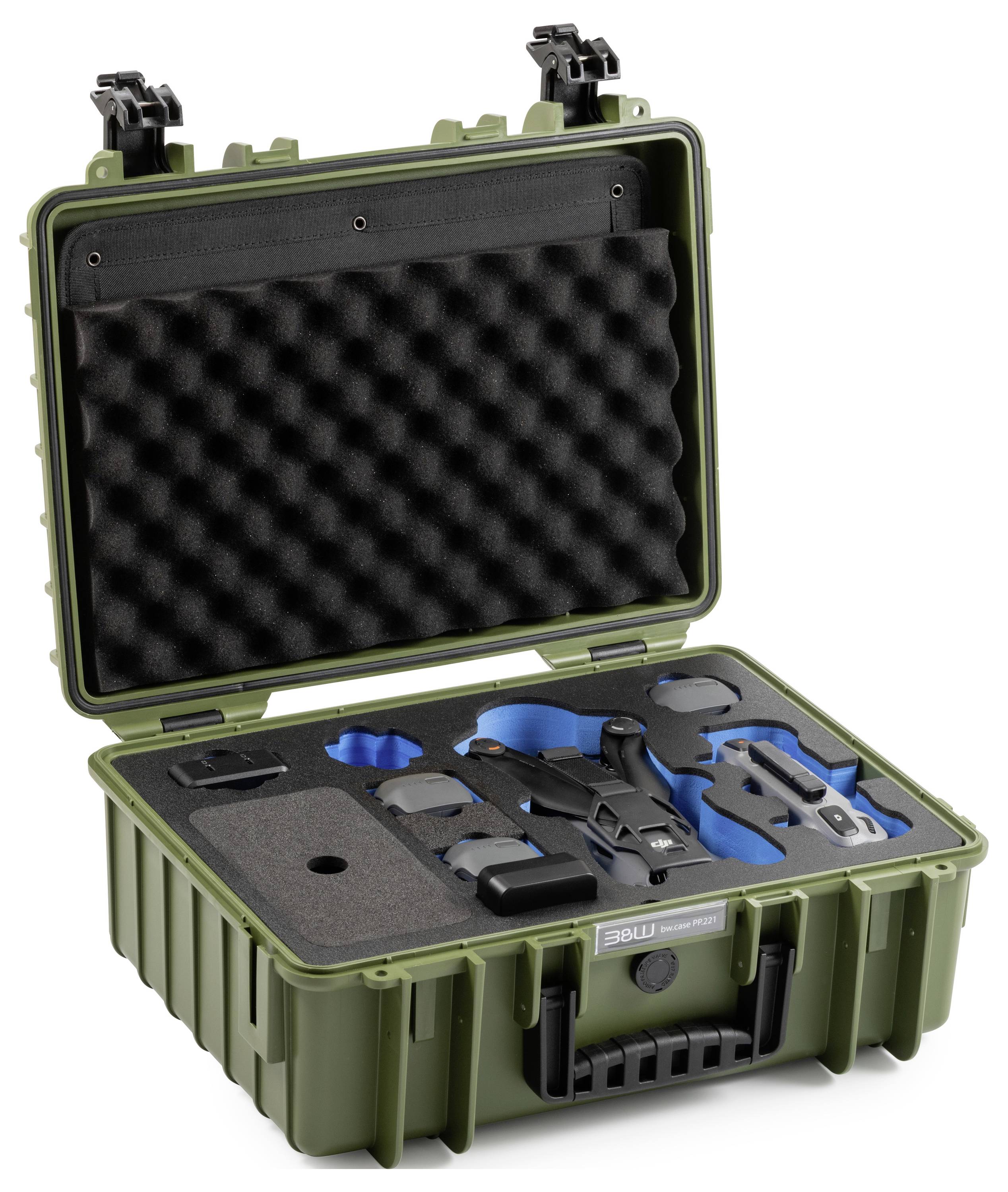 Ein grüner Schutzkoffer, offen, um ein ordentlich organisiertes Kameraausrüstungs-Setup mit Schaumstoff-Einsätzen zu zeigen.