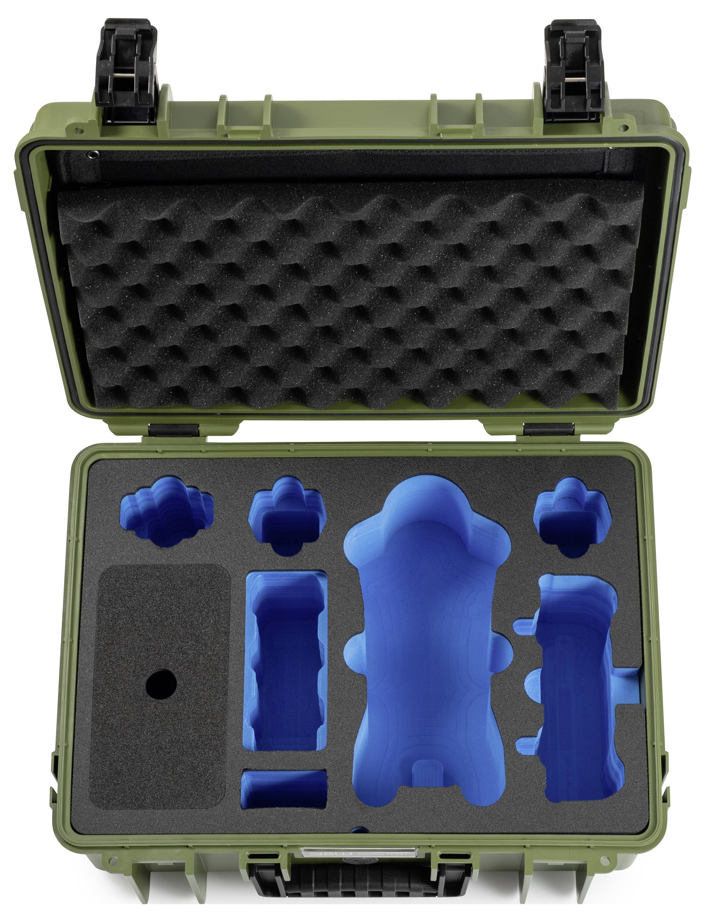 Offener grüner Hartkunststoffkoffer mit maßgeschneidertem blauem Schaumstoffeinlage, entworfen, um verschiedene speziell geformte Ausrüstungen oder Werkzeuge sicher zu halten.