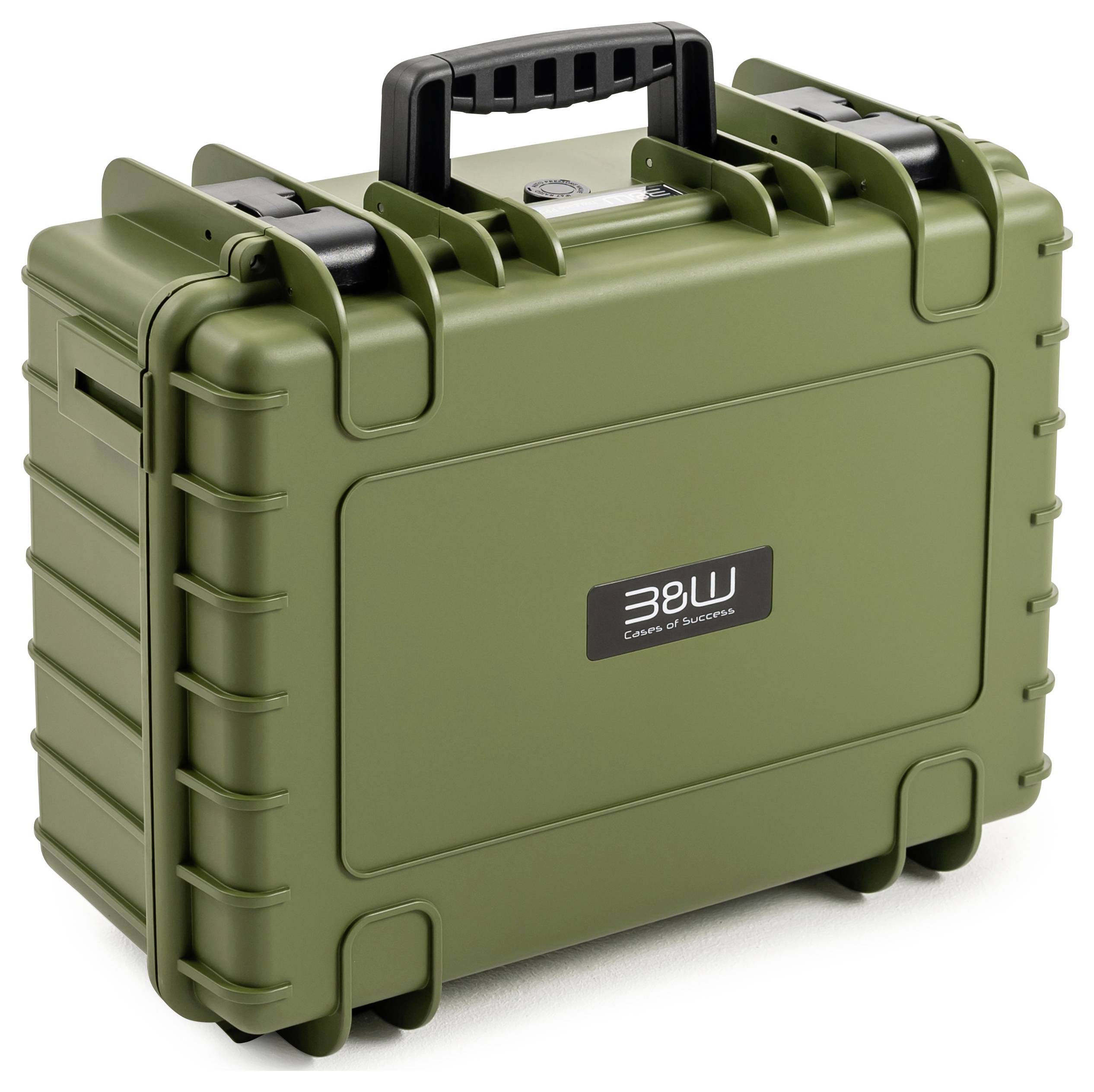 Ein robustes grünes Transportgehäuse mit schwarzem Griff und sicheren Verschlüssen, beschriftet mit „BW", das Langlebigkeit und Tragbarkeit suggeriert.