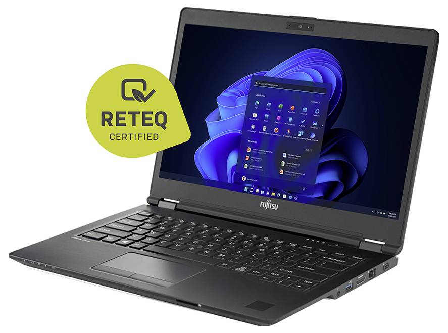 Ein schwarzer Fujitsu-Laptop, auf dem der Windows 11-Startbildschirm angezeigt wird, mit einem „RETEQ Certified"-Abzeichen in der oberen linken Ecke.
