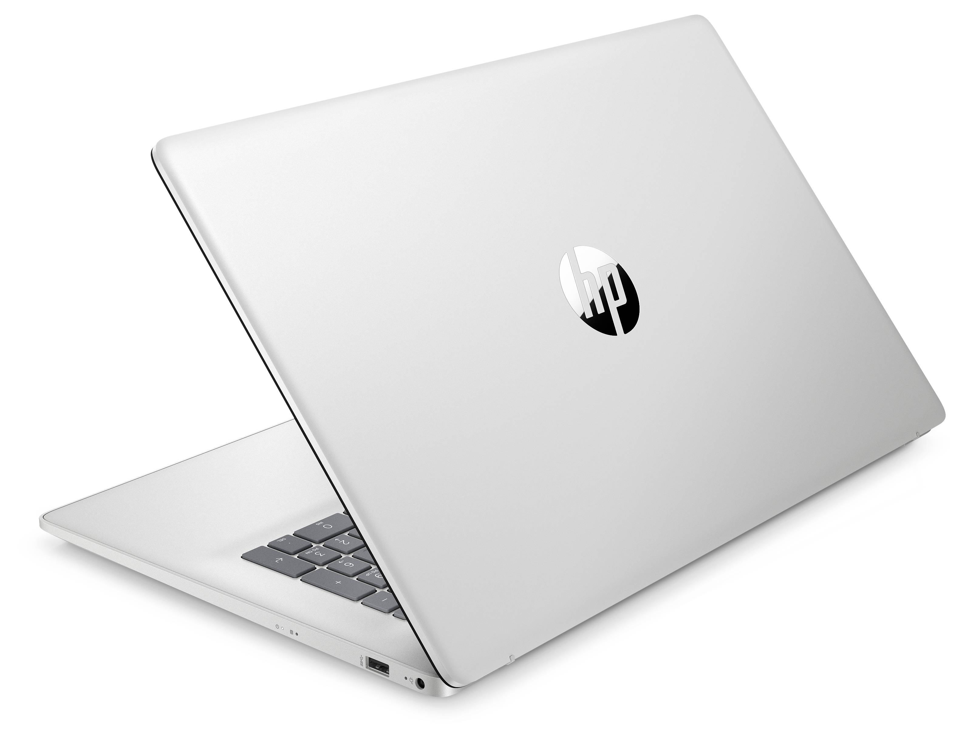 Ein silberner Laptop, der teilweise geöffnet ist und das HP-Logo auf der Rückseite zeigt. Der Laptop ist auf einer weißen Oberfläche nach links geneigt.