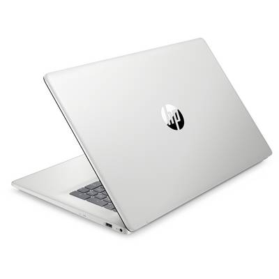 Ein silberner Laptop, der teilweise geöffnet ist und das HP-Logo auf der Rückseite zeigt. Der Laptop ist auf einer weißen Oberfläche nach links geneigt.