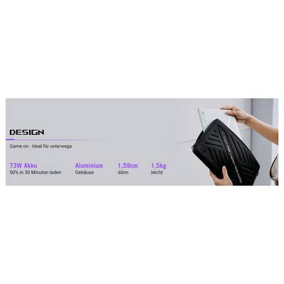 'Design' und 'Game on - Ideal für unterwegs': Frau steckt Tablet in schwarze Tasche. Text: 73W Akku, 50% in 30 Minuten laden. Aluminium-Gehäuse, 1,59 cm dünn, 1,5 kg leicht.