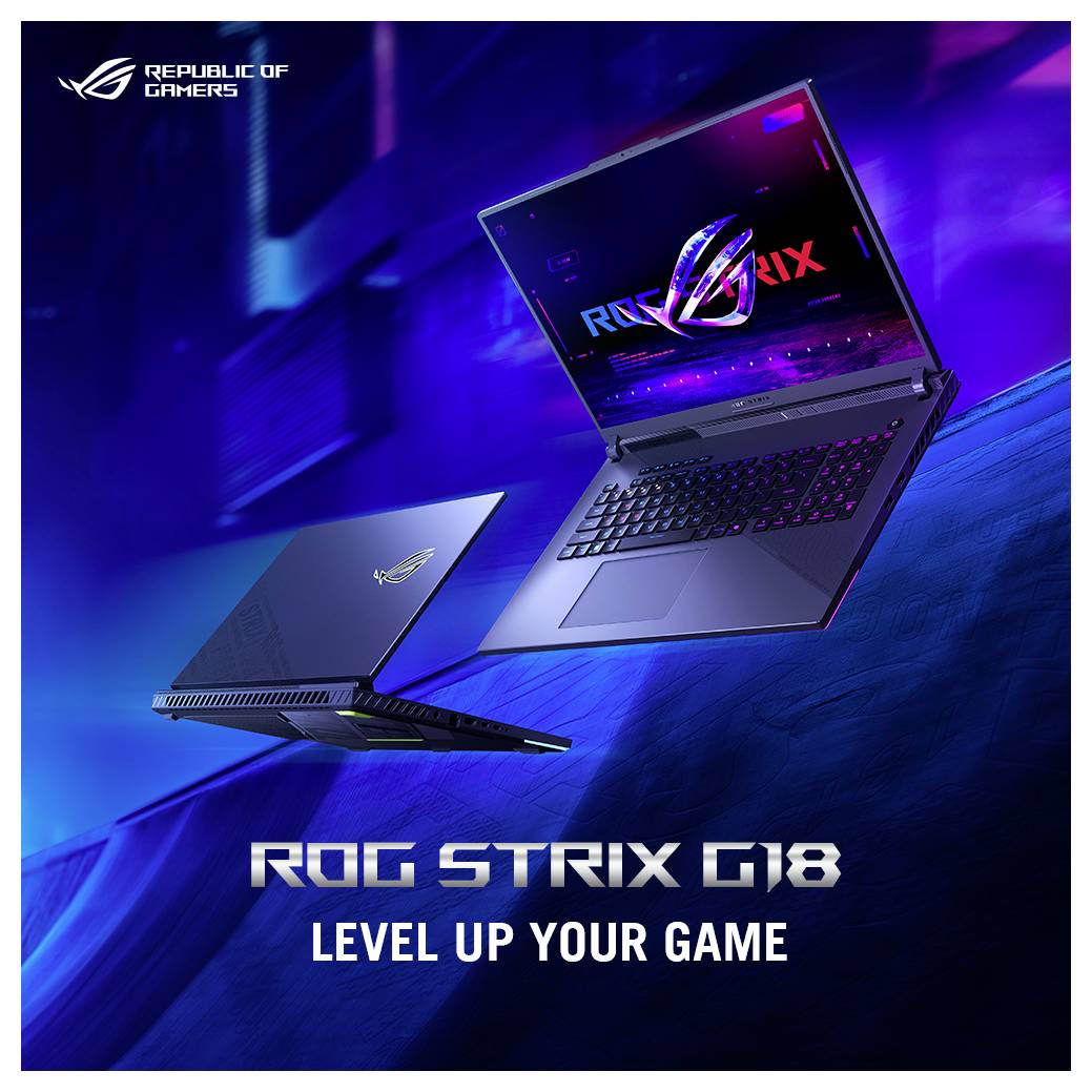 Zwei geöffnete Laptops mit 'ROG Strix G18'-Bildschirm, begleitet von Text 'Level Up Your Game', vor blauem, futuristischem Hintergrund.