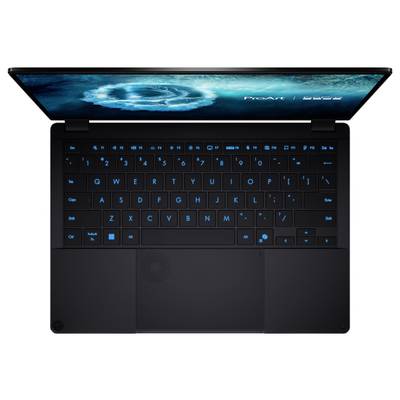 Ein Laptop mit blaubeleuchteter Tastatur, von oben betrachtet. Der Bildschirm zeigt ein digitales Wirbelbildes auf blauem Hintergrund.