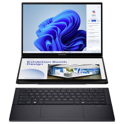 Ein Laptop mit Doppelbildschirm zeigt einen digitalen Arbeitsbereich mit einem virtuellen Treffen an. Der zweite Bildschirm zeigt "Exhibition Booth Design" und zugehörige Grafiken.