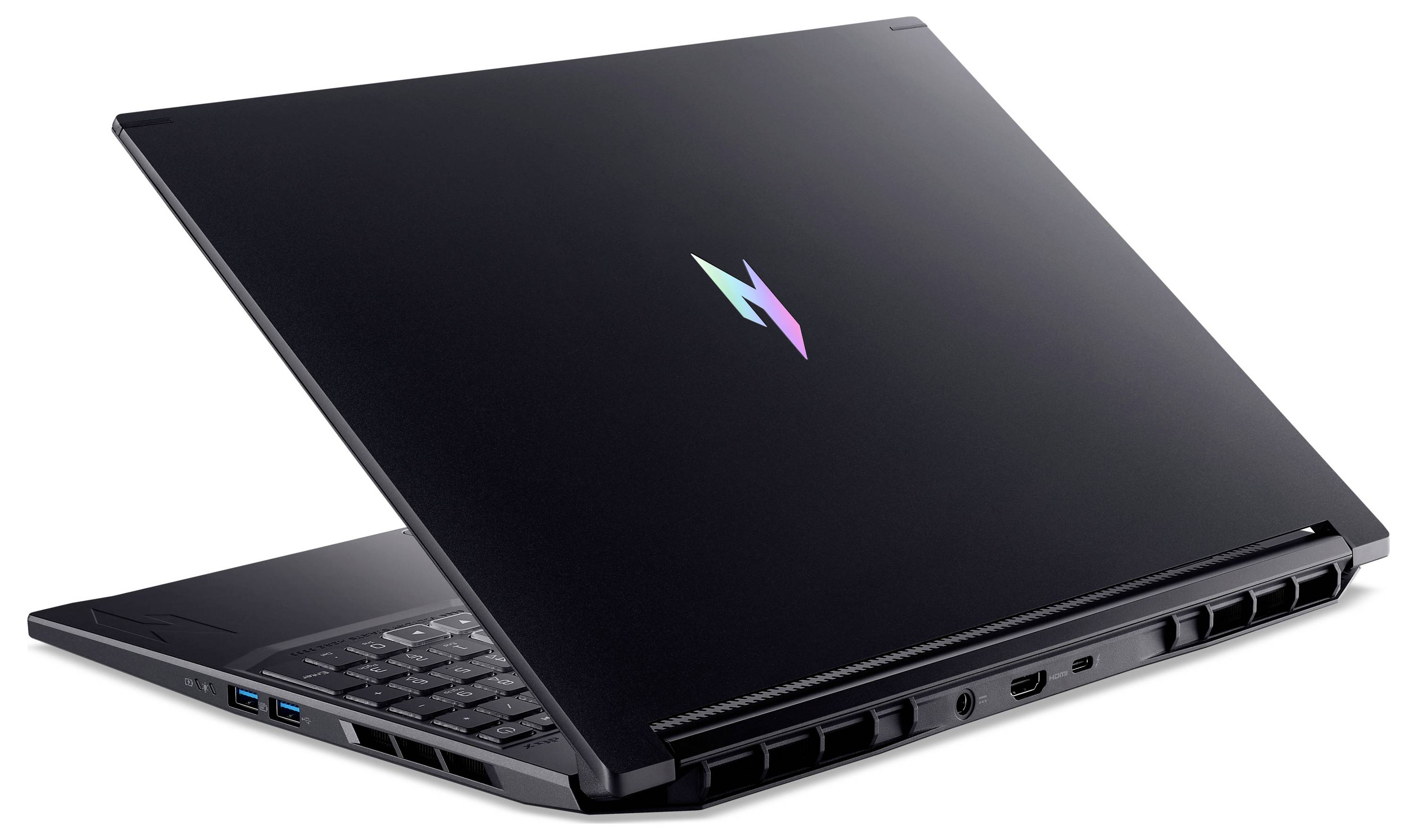 Ein schwarzer Laptop, leicht geöffnet, zeigt ein farbiges Logo auf dem Deckel an. Die Scharniere, Anschlüsse und ein Teil der Tastatur sind sichtbar.