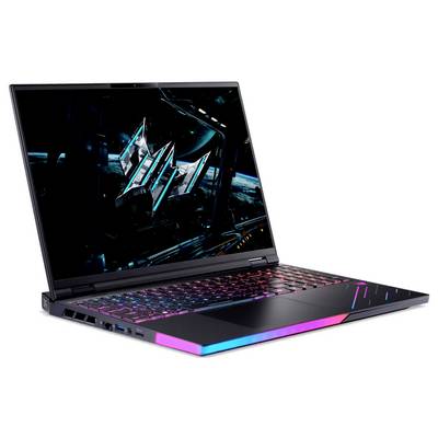 Ein eleganter Gaming-Laptop mit leuchtender Tastatur und scharfem geometrischem Design auf dem Bildschirm, der eine futuristische Ästhetik präsentiert.