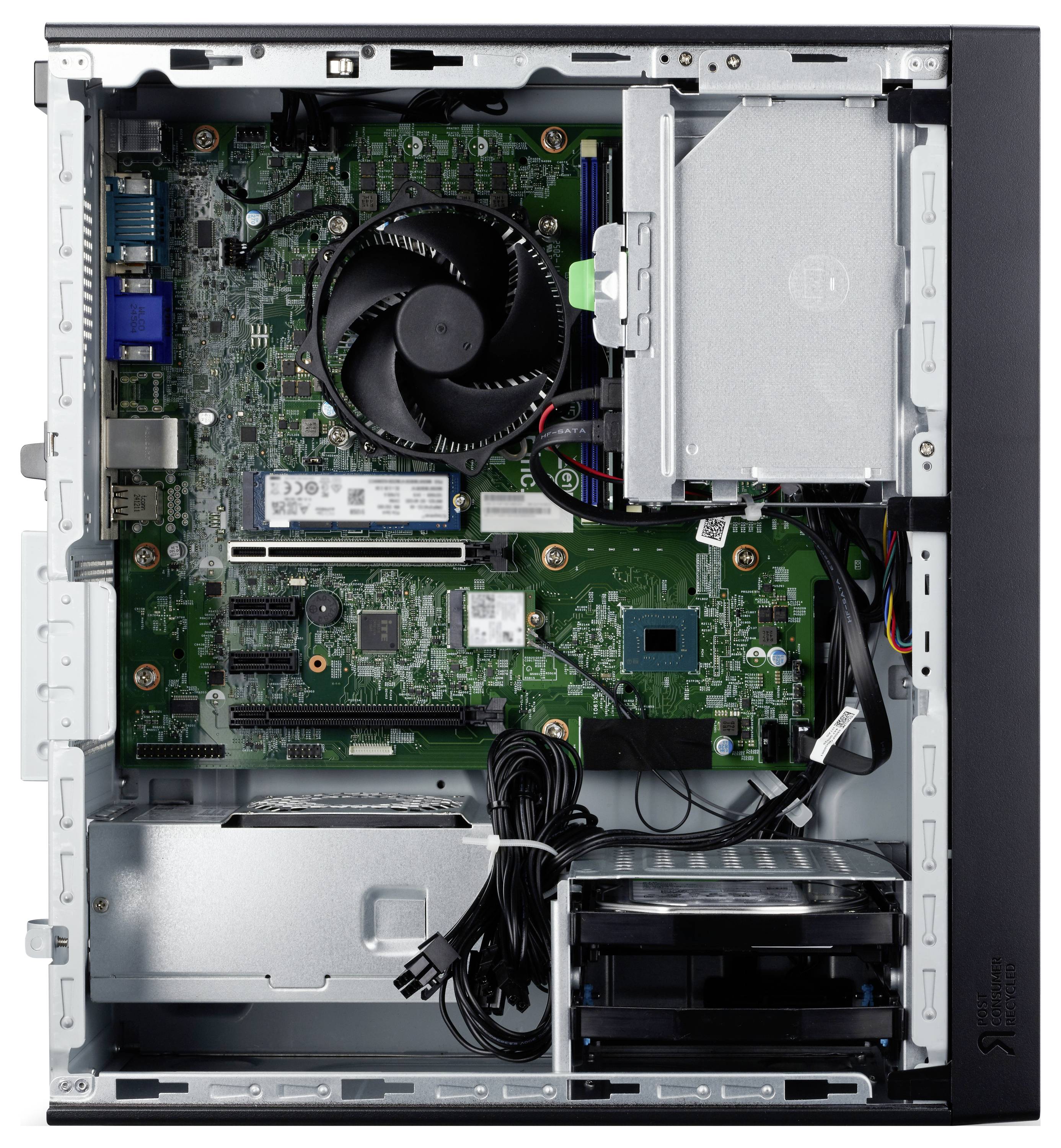 Innenansicht eines Computergehäuses mit Komponenten wie dem Motherboard, dem Kühlventilator, dem Netzteil und der Festplatte.