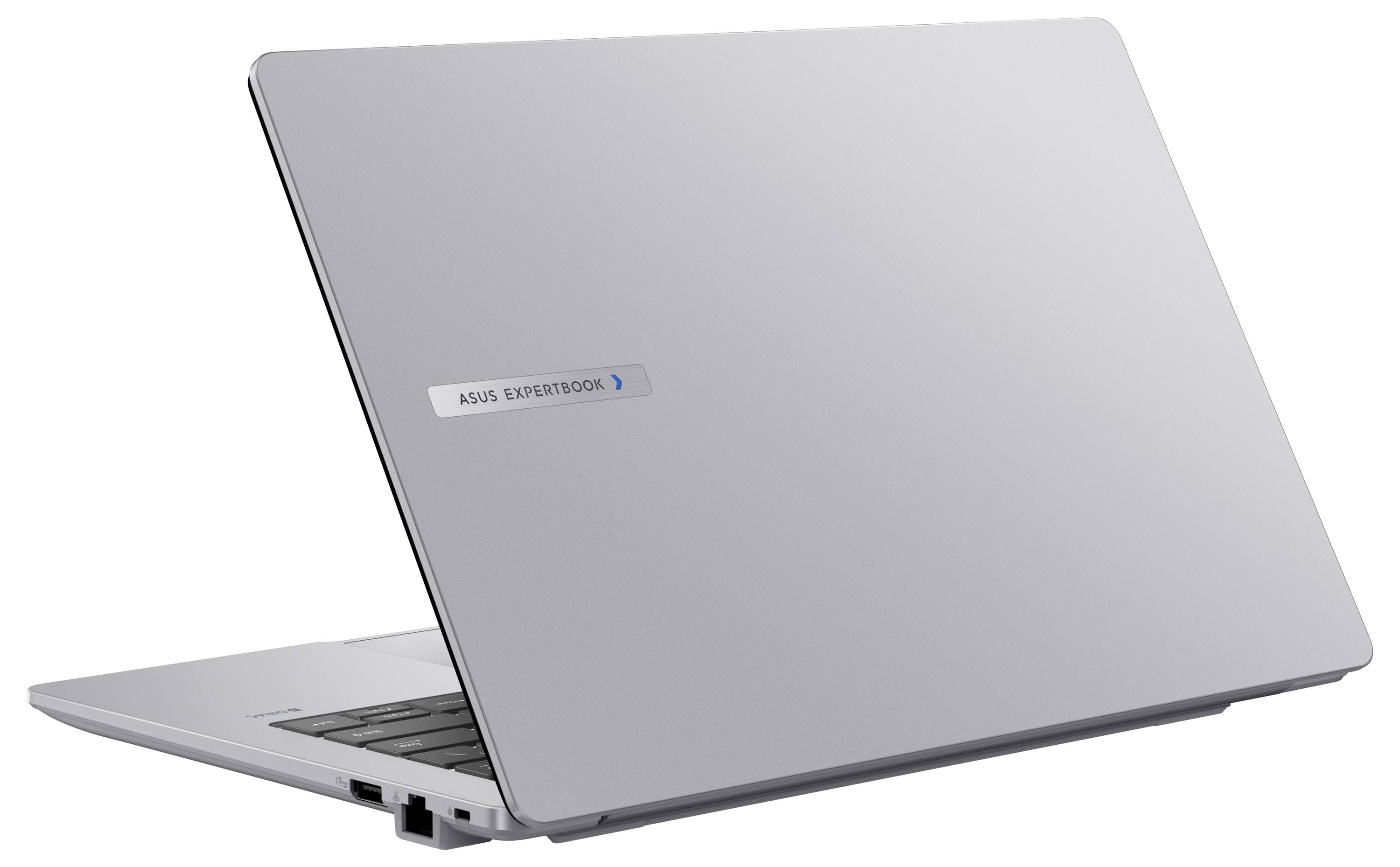 Silbernes Laptop mit einem „ASUS EXPERTBOOK"-Etikett auf dem Deckel, Schrägansicht, die einen Teil der Tastatur und der Anschlüsse auf der linken Seite zeigt.