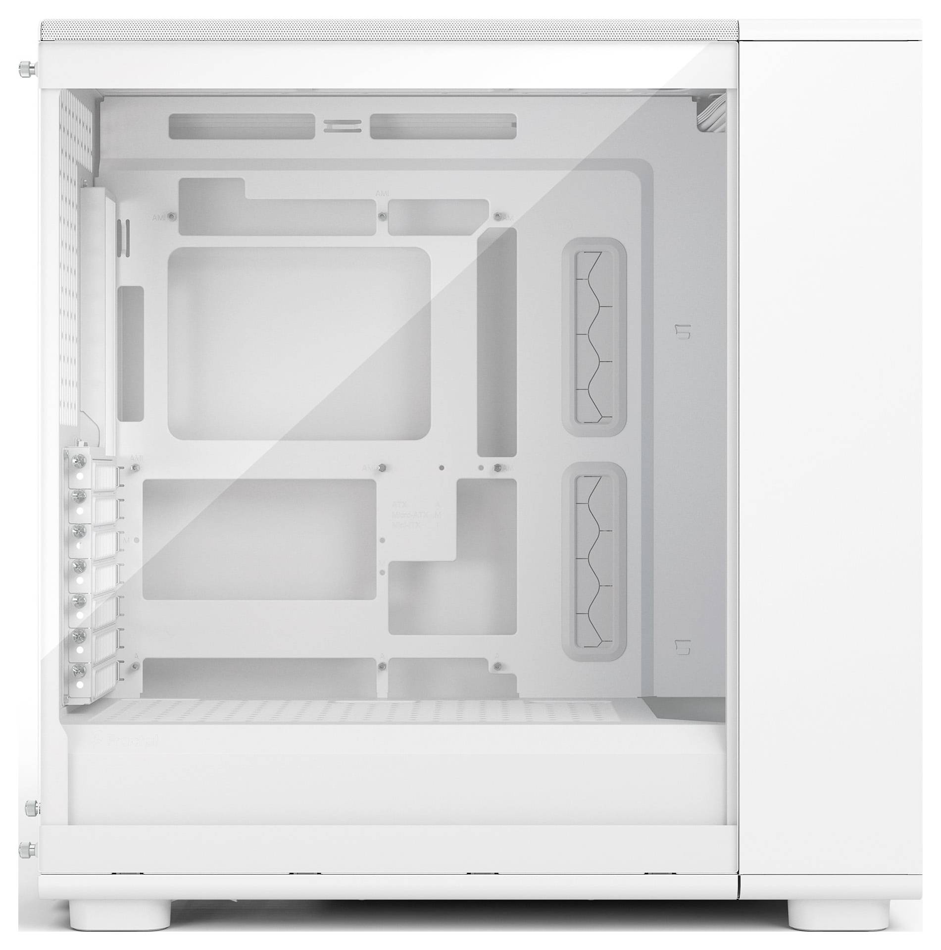 Ein weißes Computergehäuse mit transparentem Seitenpanel, das die internen Fächer und Steckplätze für die Hardwareinstallation zeigt.