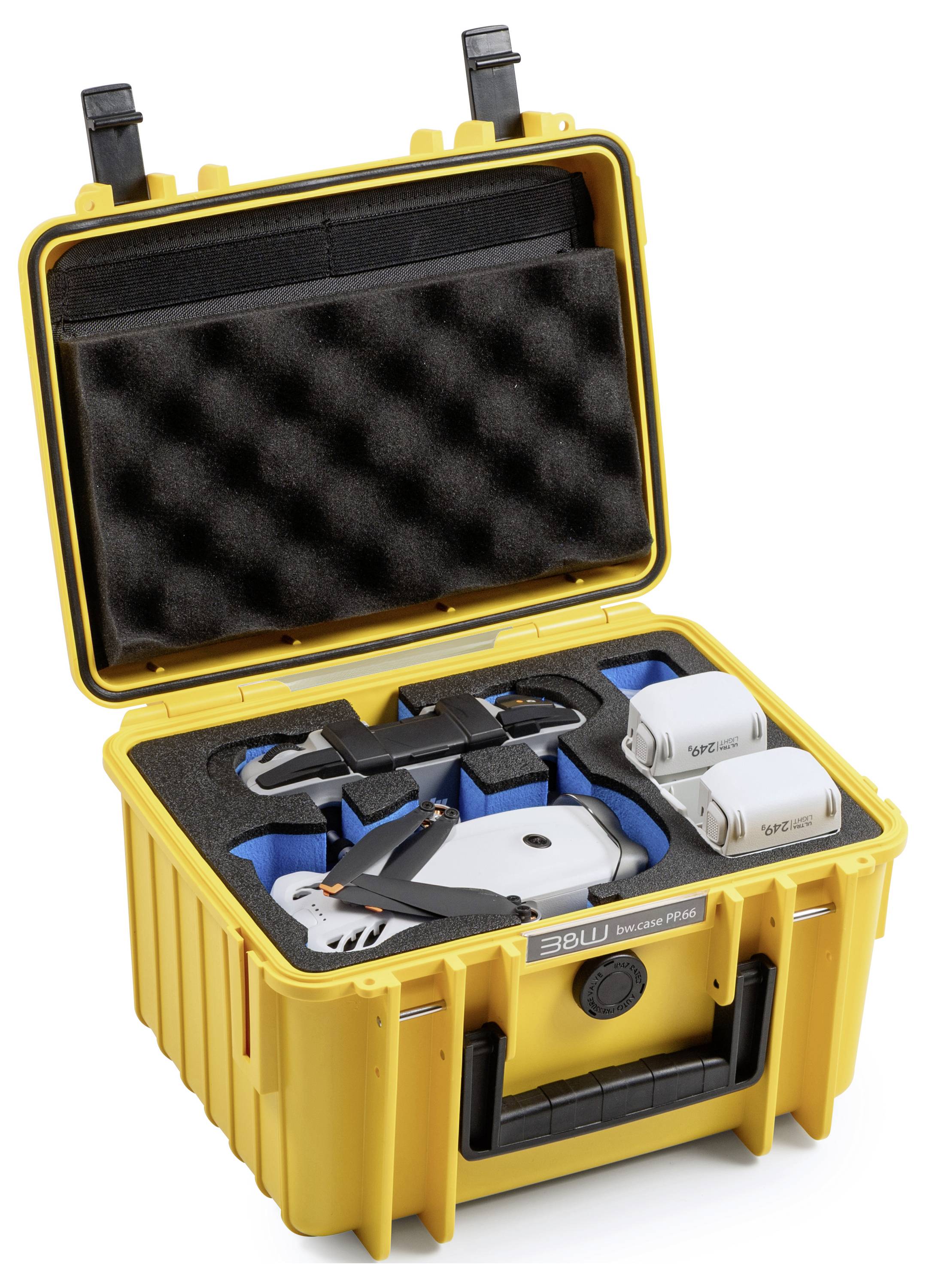 Öffnen Sie den gelben Hartschalenkoffer, der eine Drohne, zwei Batterien, ein Ladegerät und Schaumstoff-Einsätze enthält.