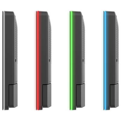 Vier vertikale rechteckige Geräte in einer Reihe, jedes mit einer anderen LED-Farbe an der Seite: rot, grün und blau von links nach rechts.