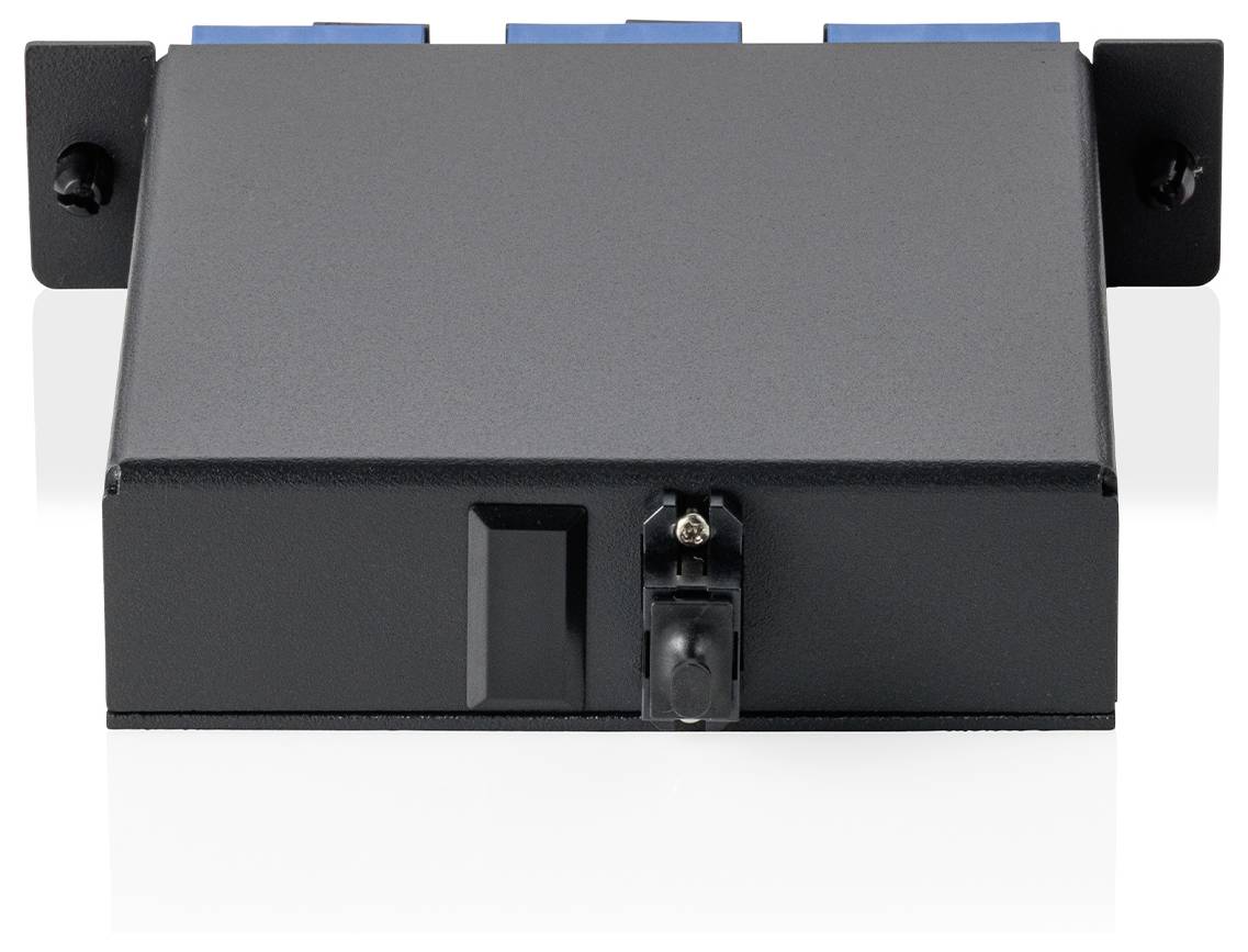 Ein kleines schwarzes elektronisches Gerät mit blauen Anschlüssen oben, wahrscheinlich für Glasfaserverbindungen verwendet.