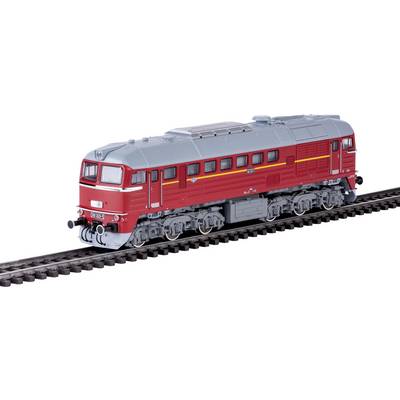 Eine rote und graue Modelleisenbahnlokomotive auf einem Gleis, detailliert mit Fenstern, Lüftungsöffnungen und Rädern.