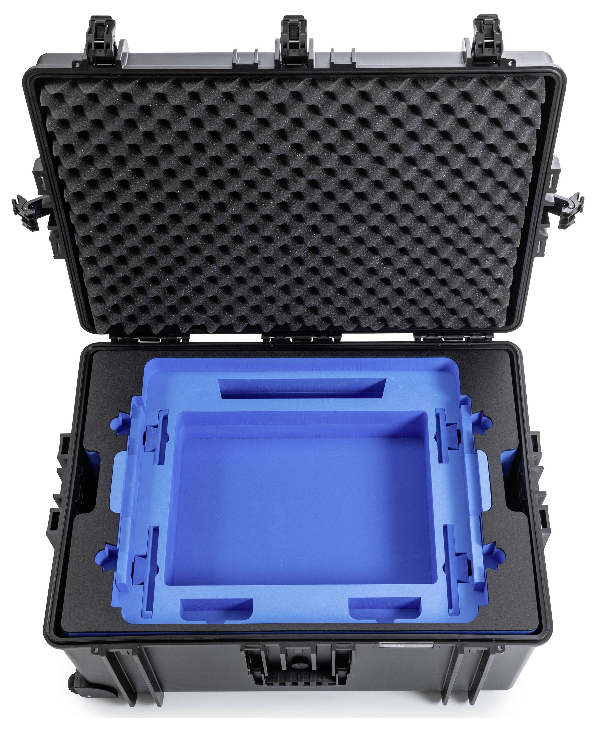 'Offener schwarzer Schutzkoffer mit maßgefertigtem blauem Schaumstoffinnern, das Fächer zur Sicherung empfindlicher Gegenstände während des Transports zeigt.'